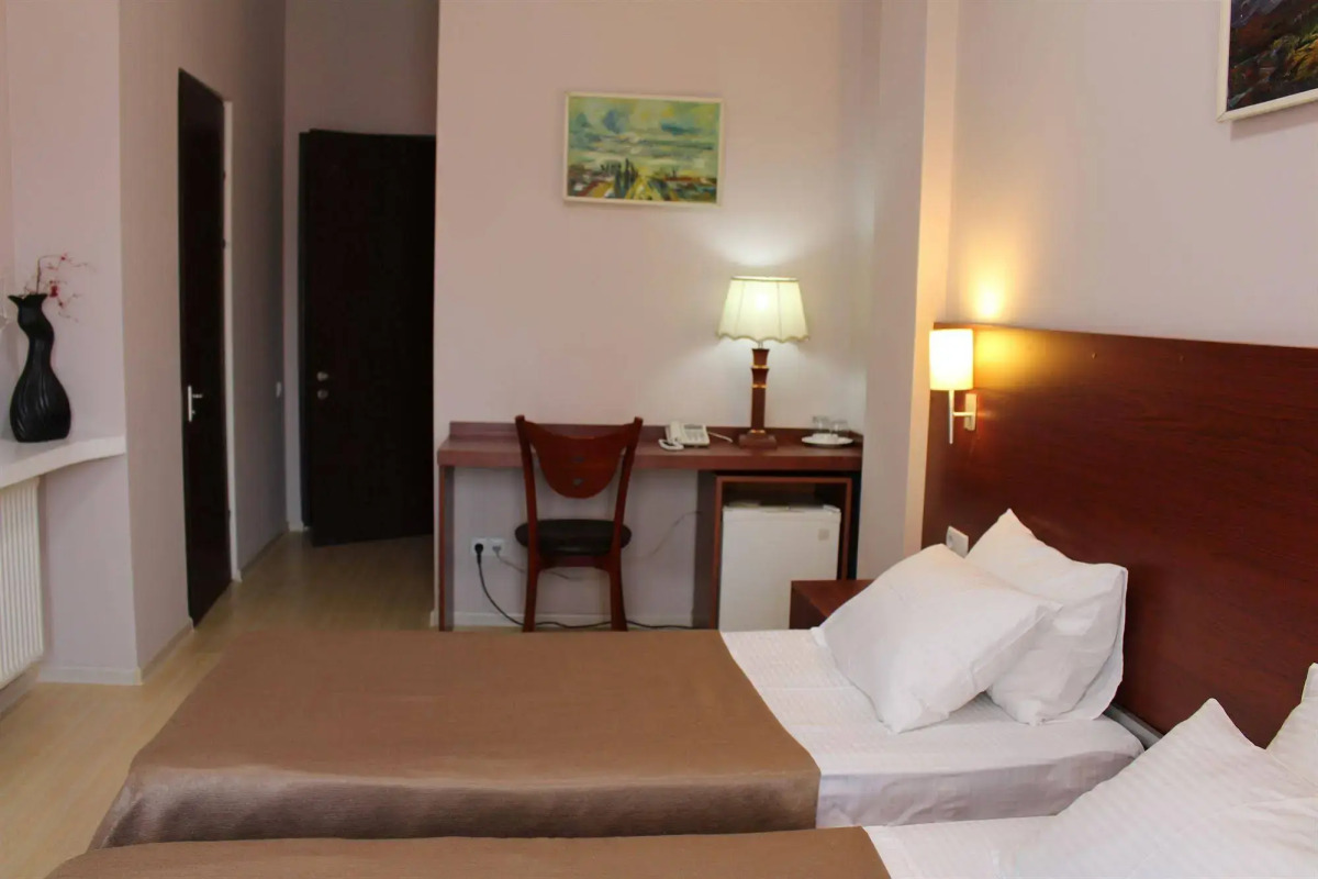 Армази Палас