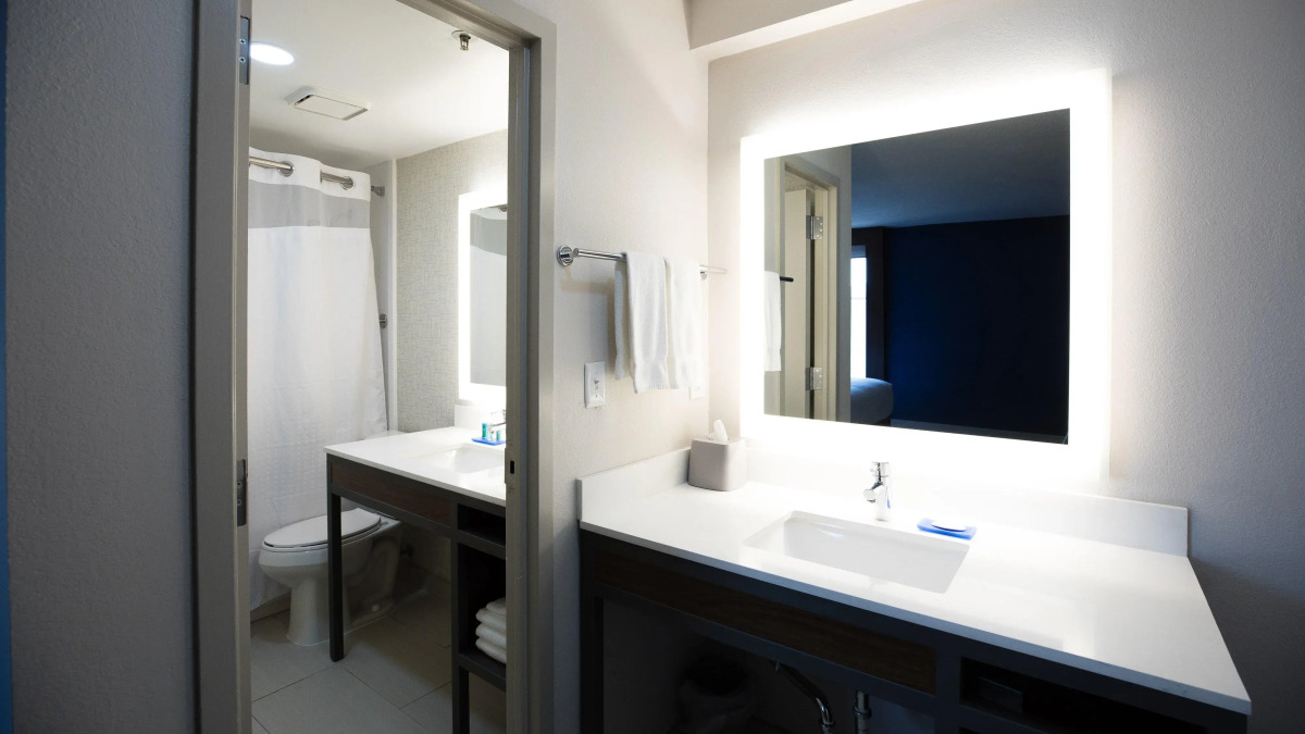 Holiday Inn Express Nashville Downtown - Broadway by IHG