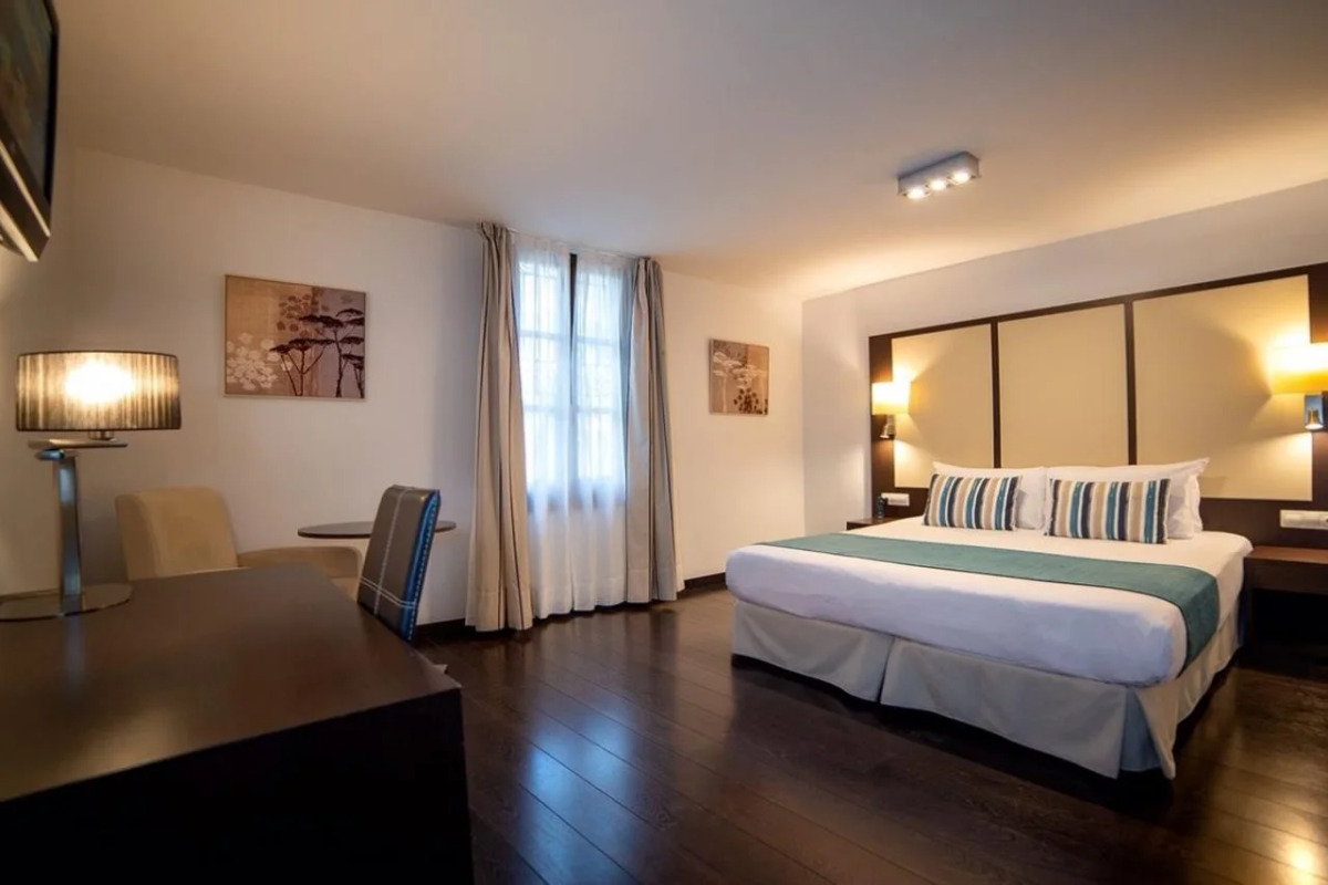 Occidental Pueblo Acantilado