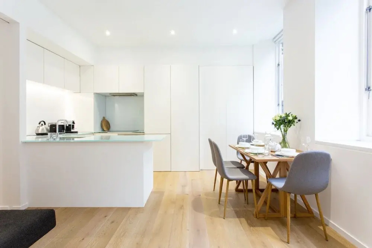 2 Bed 2 Bath Apartment Off Regent Street