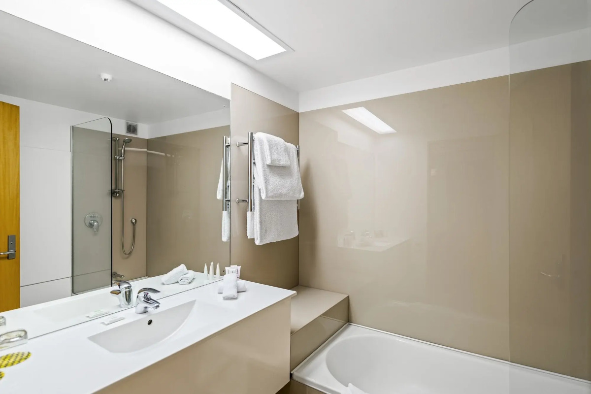 Отель Naumi Auckland Airport