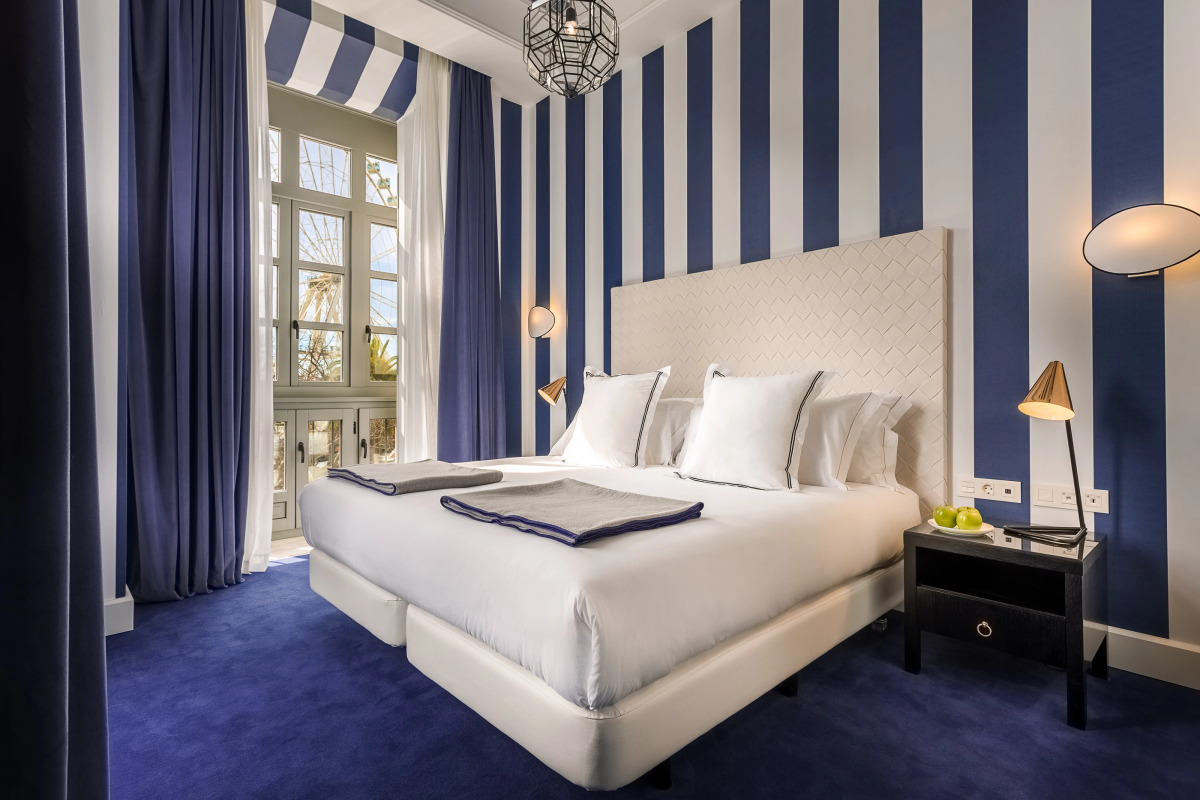 Отель Room Mate Valeria