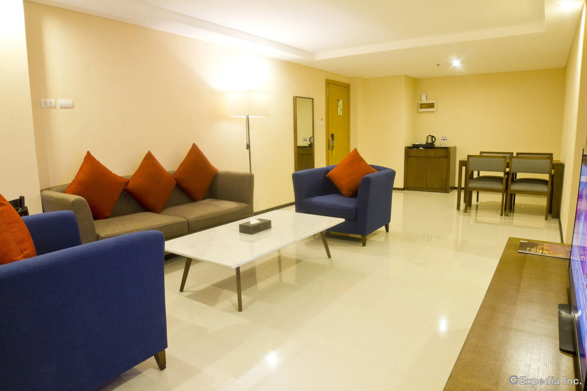 Golden Phoenix Hotel - Manila