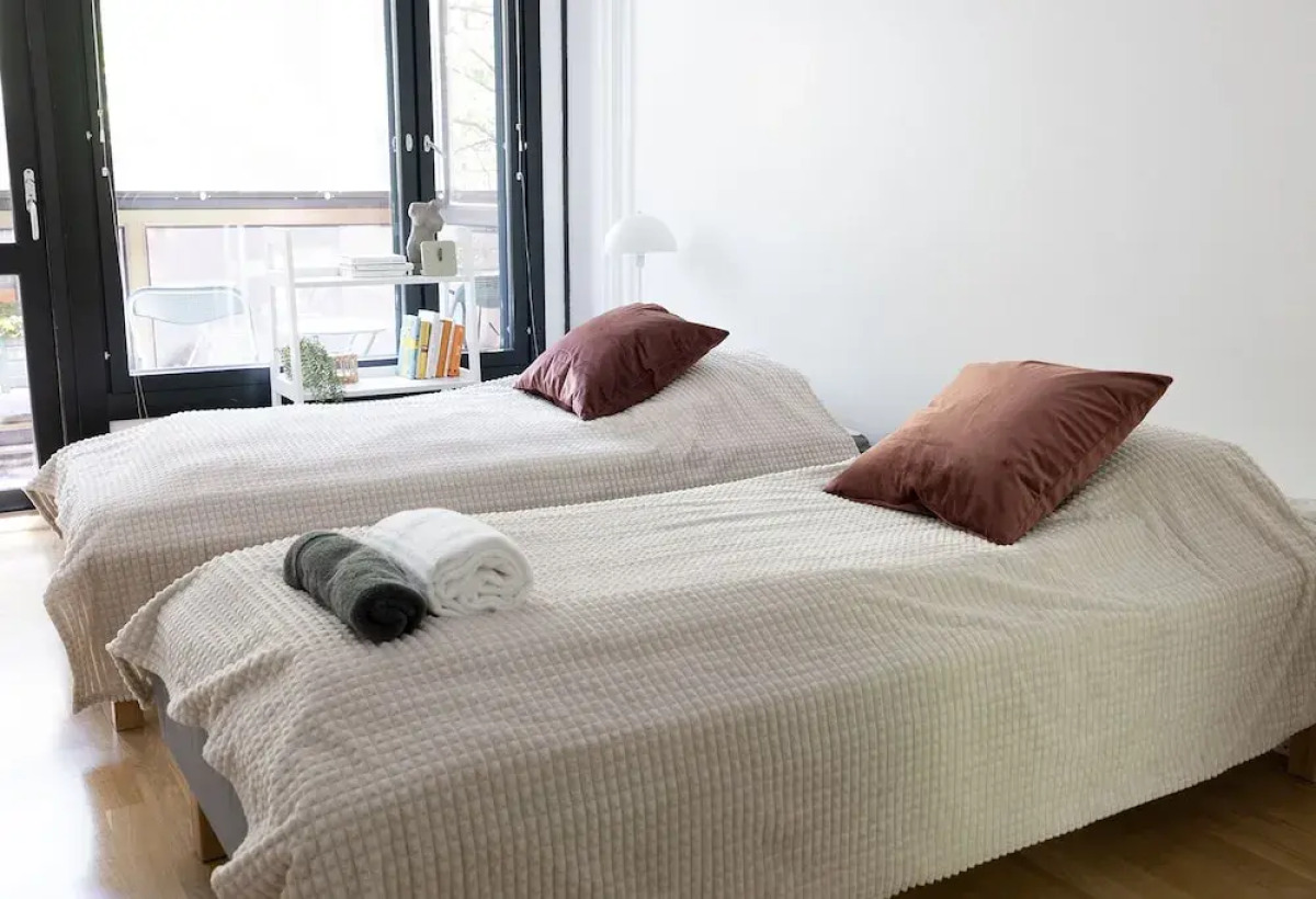 2ndhomes 2BR Center Apartment w Balcony