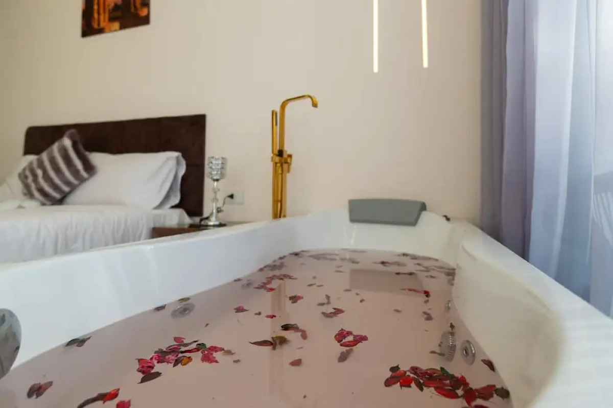 Shadow Pyramids View INN