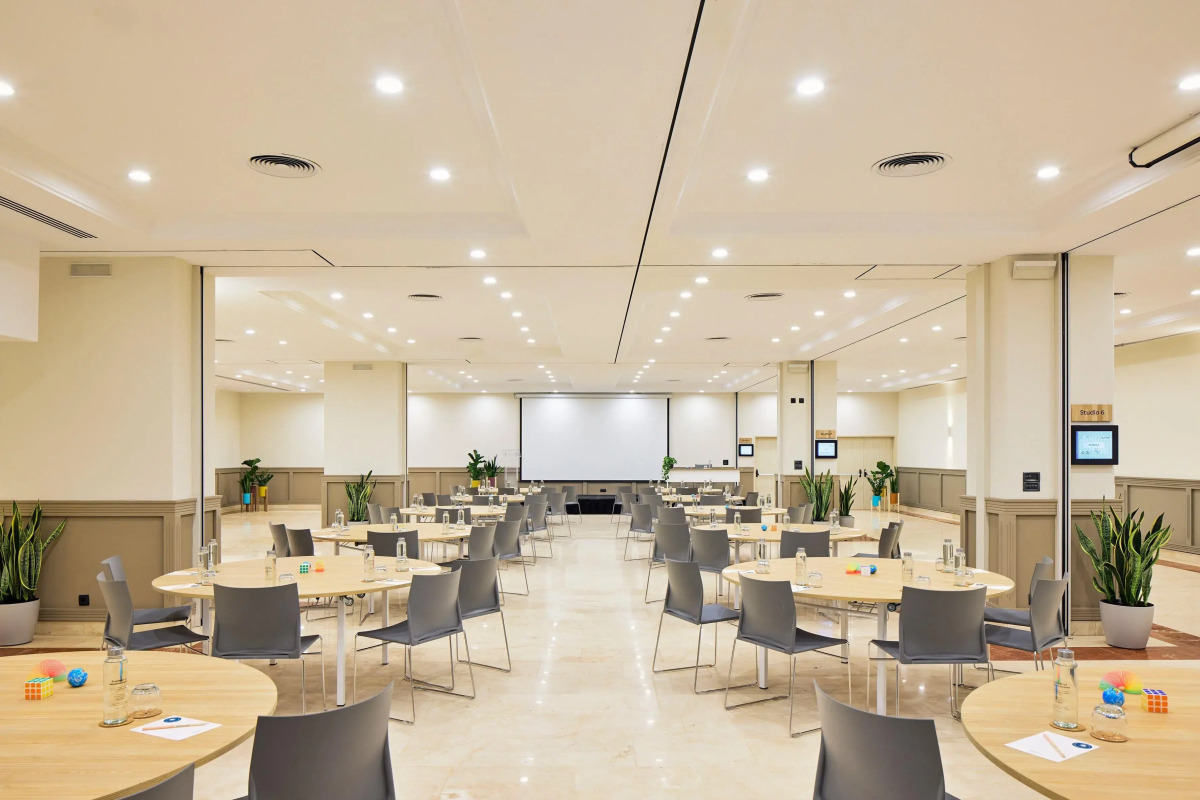 Отель INNSiDE by Melia Barcelona Apolo