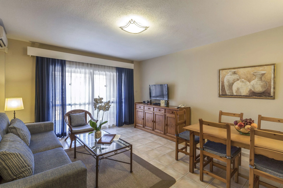 Отель Los Amigos Beach Club