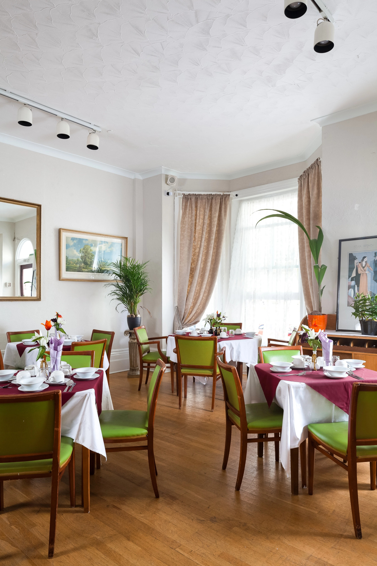 Pearl and Pebbles Hotel