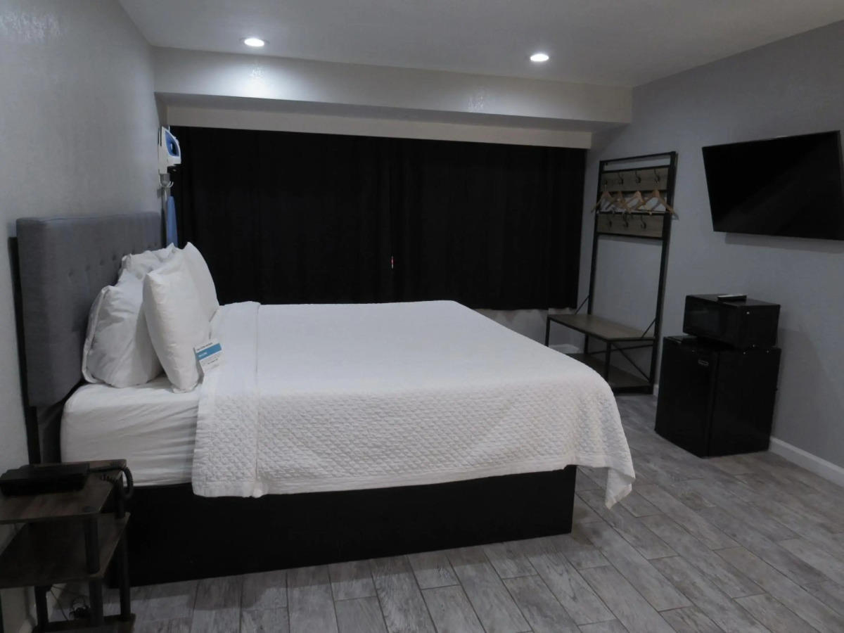 Capri Suites Anaheim