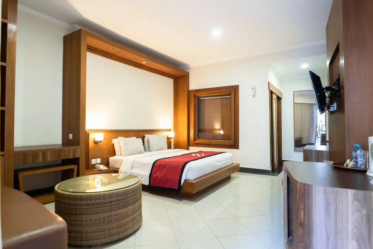 Super OYO Townhouse Oak Maxi Hotel Legian