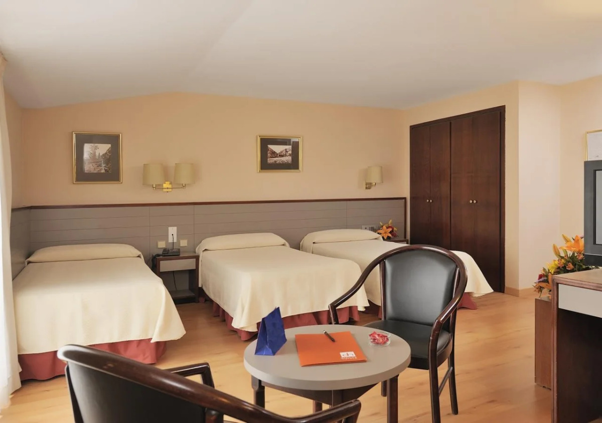 Отель Comtes d'Urgell