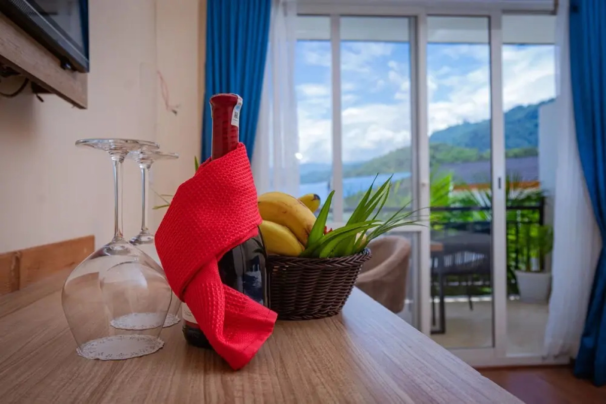 Majestic Lake Front Hotel & Suites