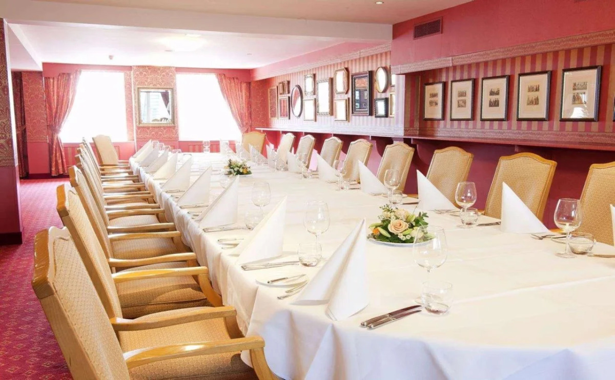 Carlton Ambassador Hotel