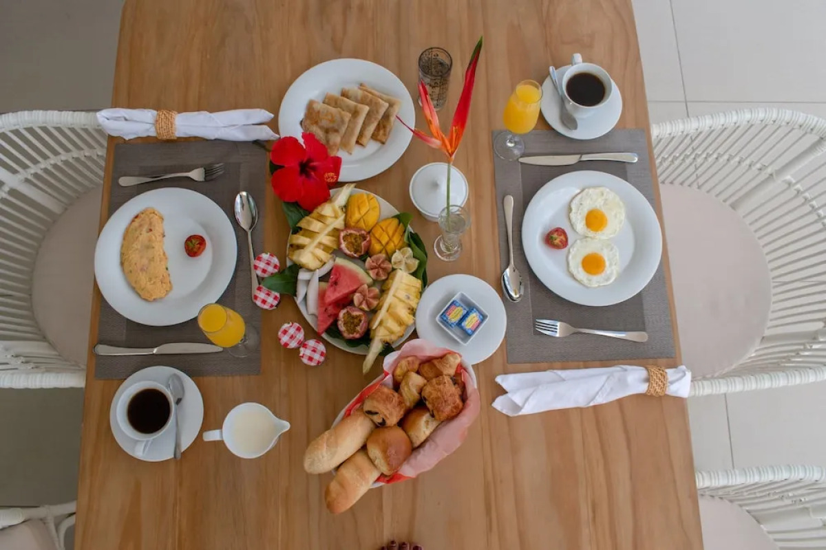 Les Estivales Beachfront Suites & Penthouses with LOV