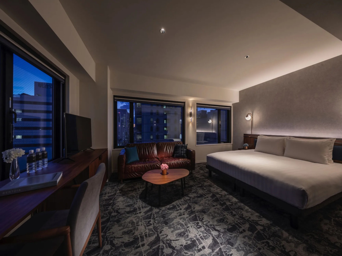 The Lively Osaka Honmachi