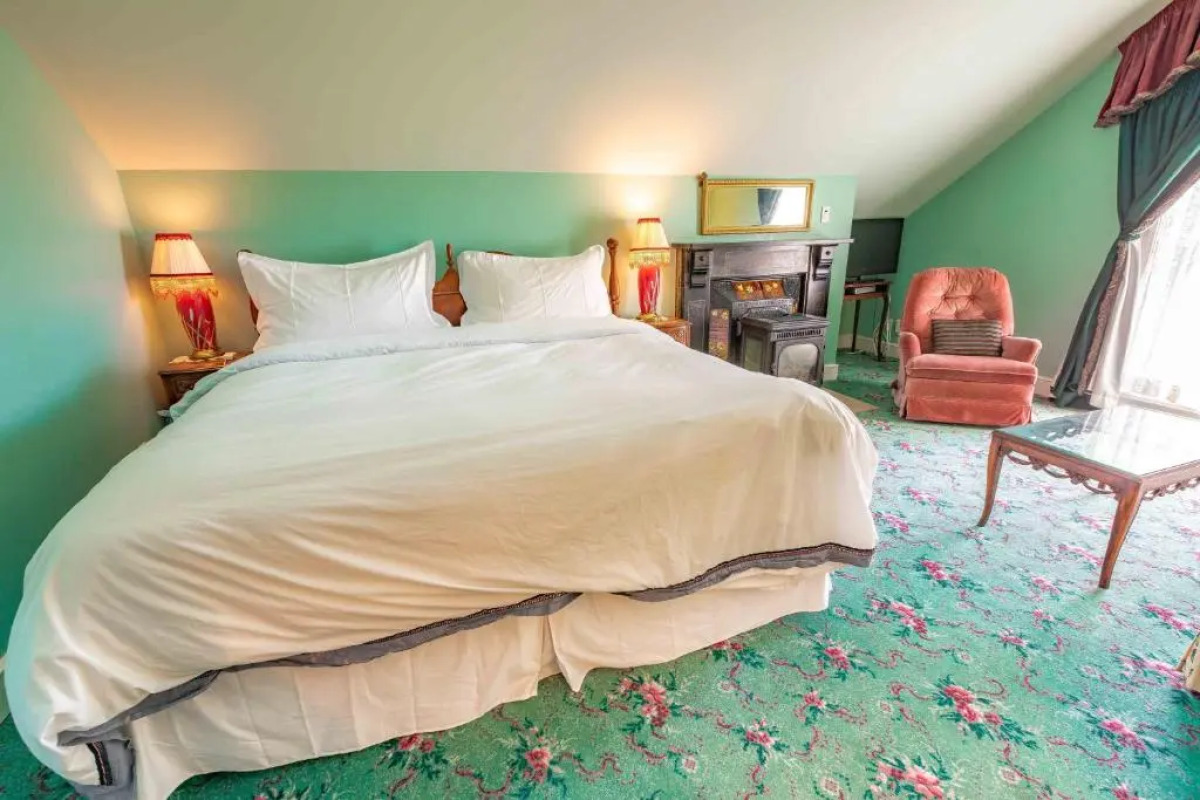 Amethyst Inn at Regents Park