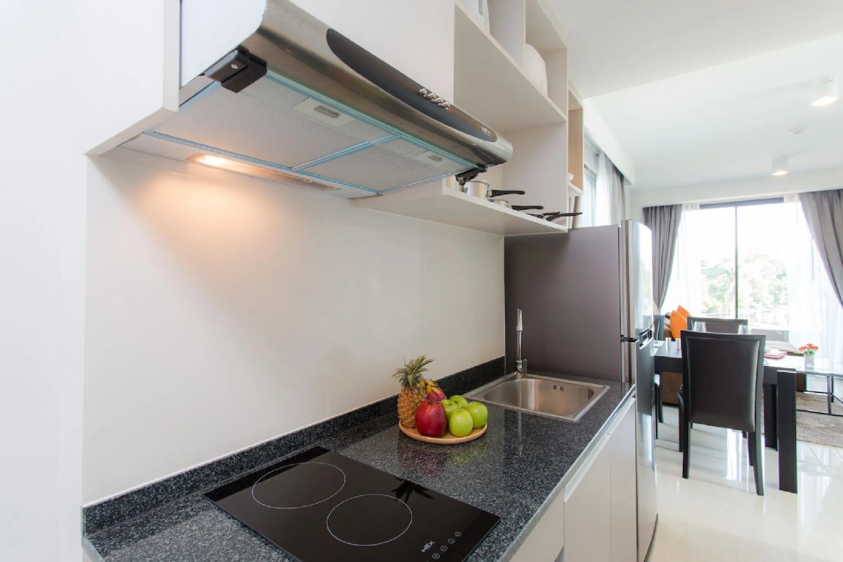 6th Avenue Surin Beach