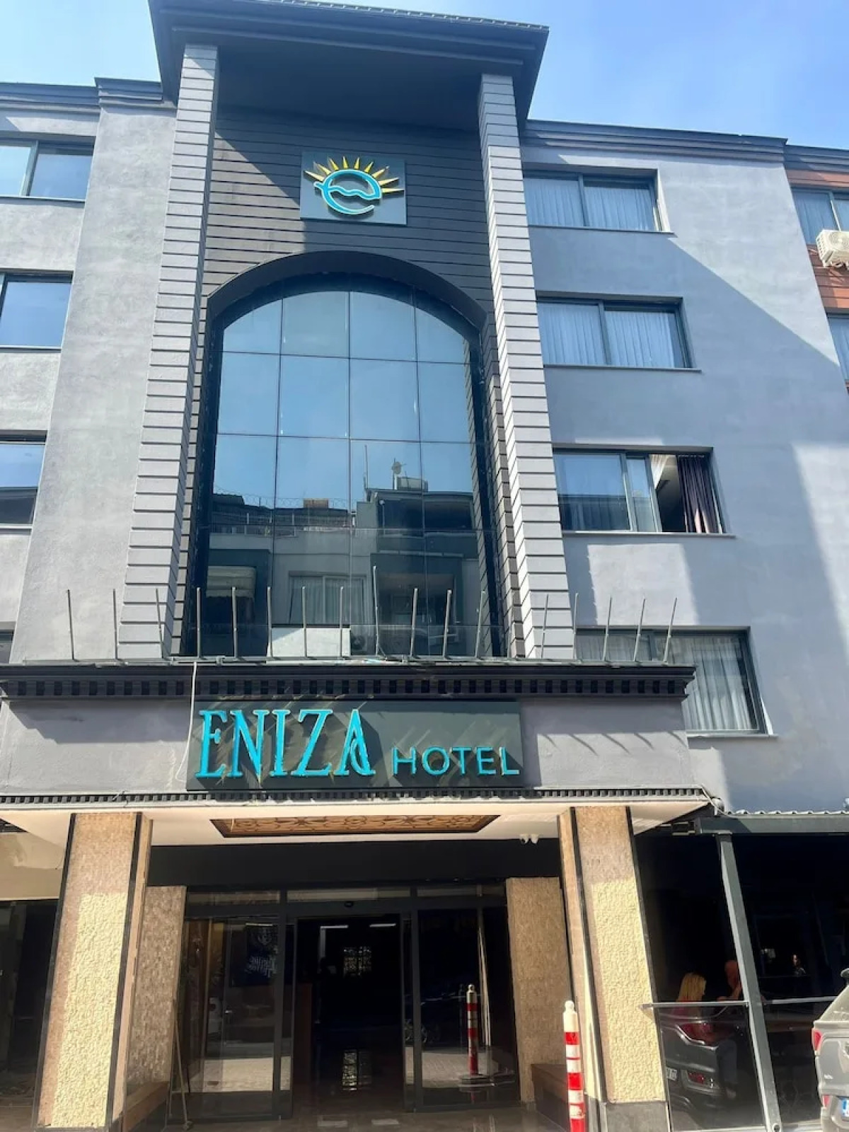 Eniza Hotel