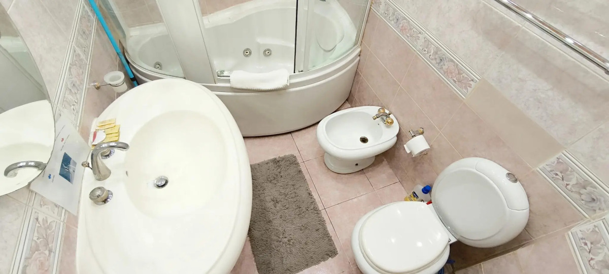 Tverskaya Street (Тверская Стрит) на улице Тверская 6 строение 1