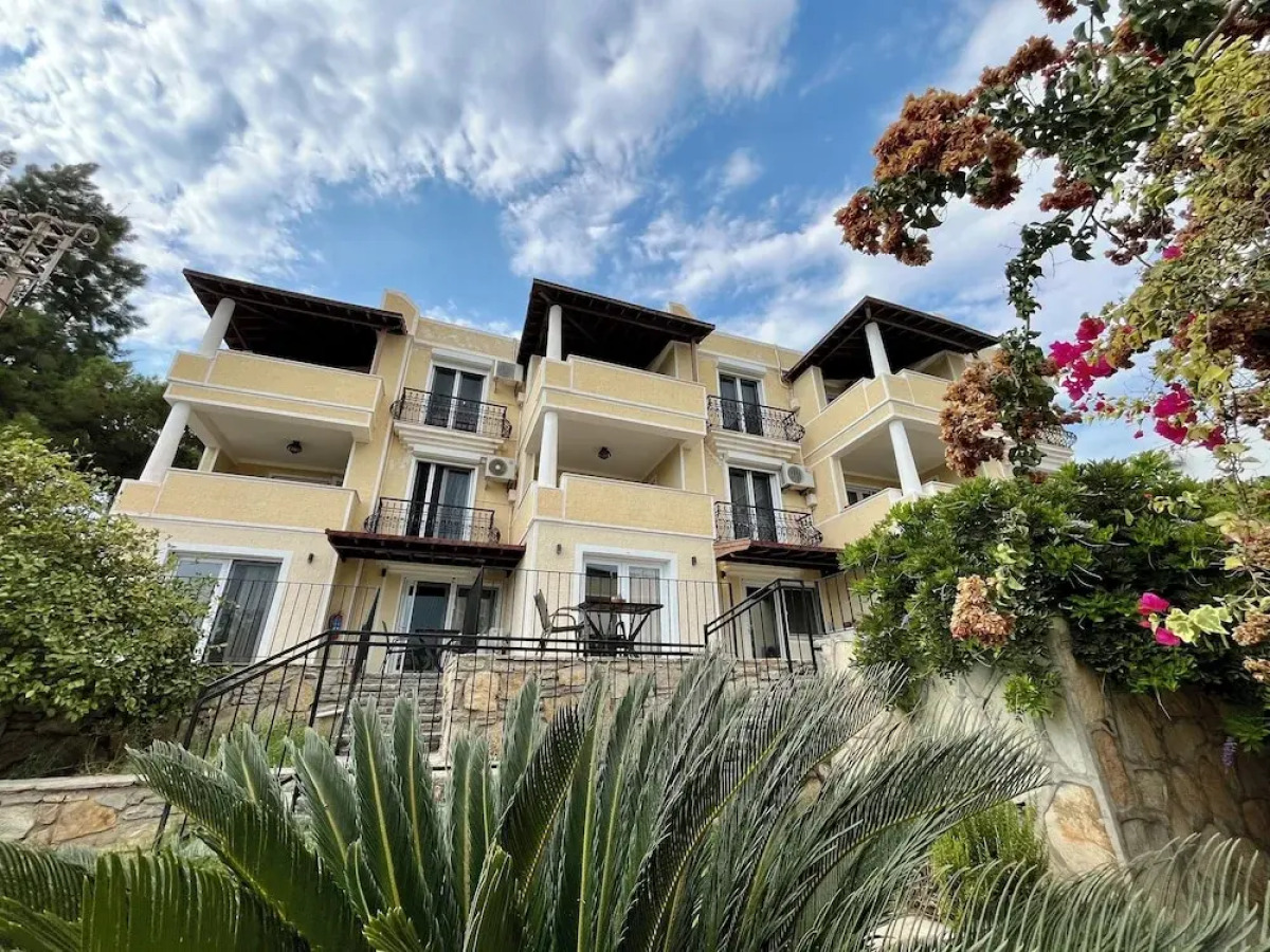 Farrys Boutique Hotel & Beach Club