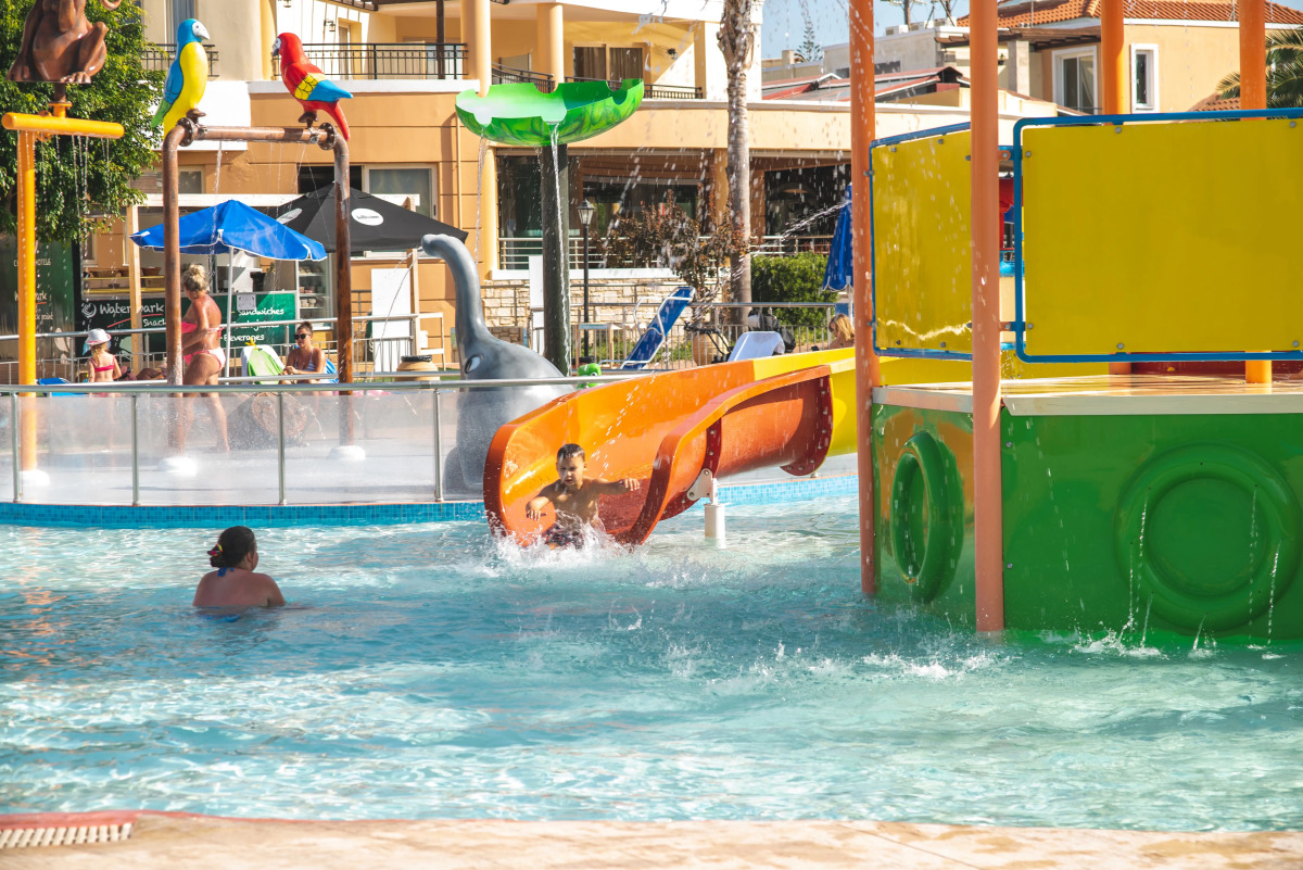 Отель Chrispy Waterpark Resort