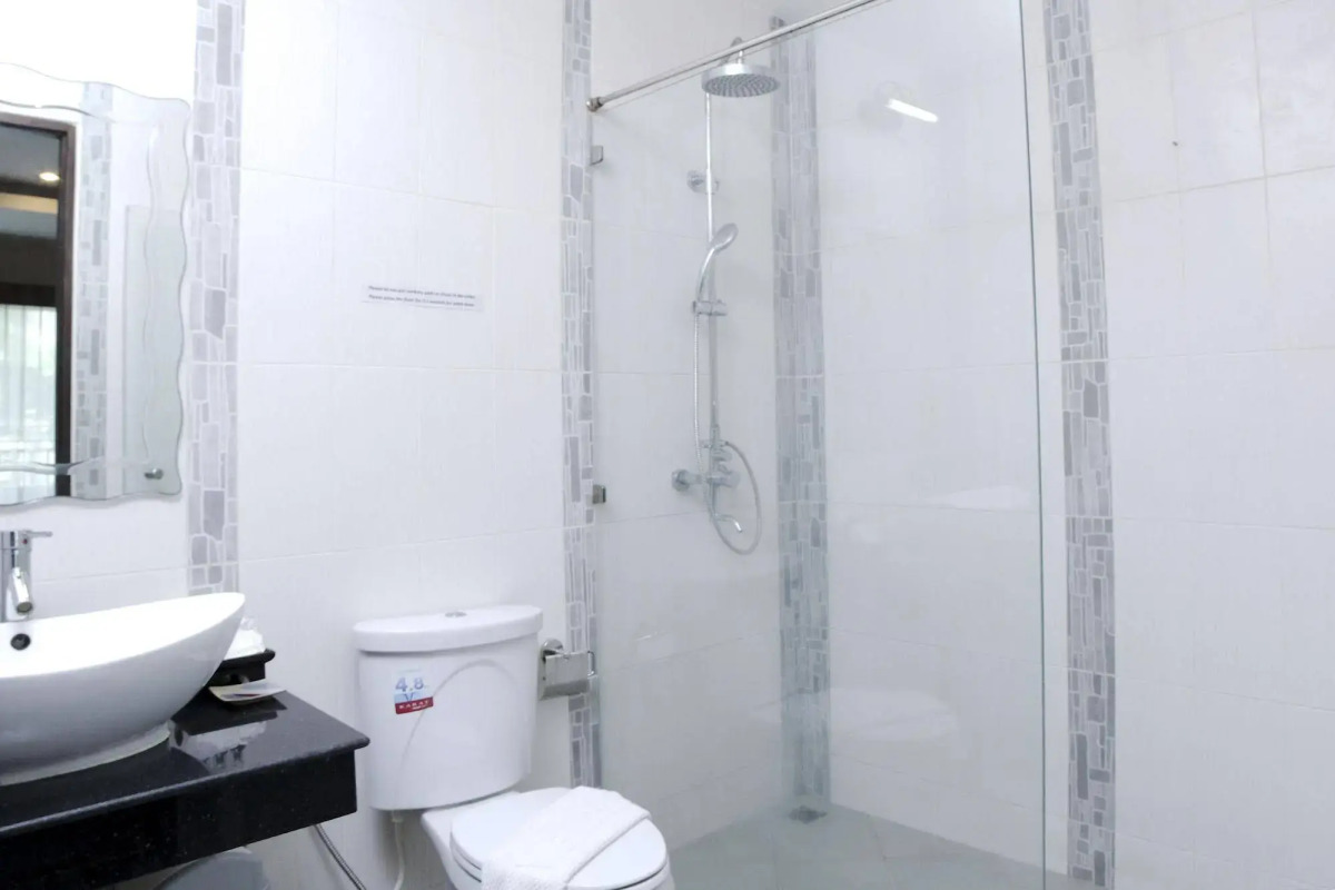 Whispering Palms Suite