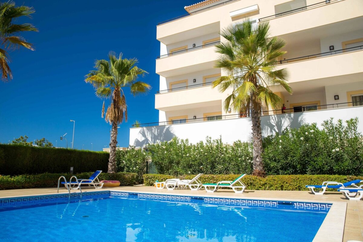 A04 - Large Modern 1 bed Apartment with pool by DreamAlgarve