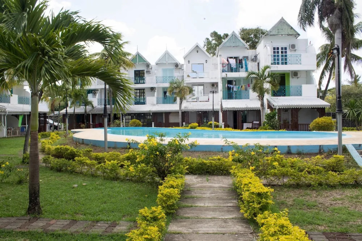 La Joliette Bungalow - Opposite Pereybere Beach