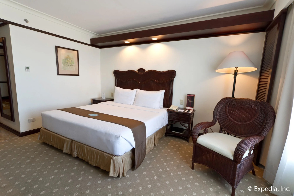 Waterfront Airport Hotel & Casino