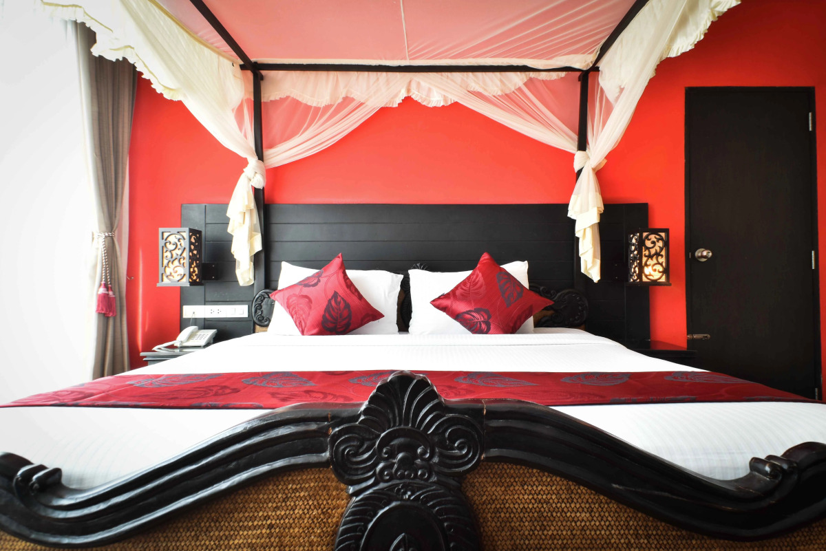 Boss Suites Nana Hotel