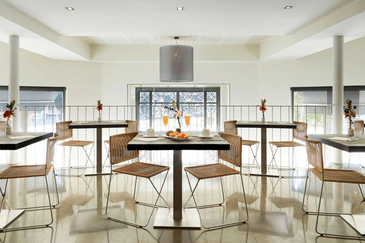 Отель Sercotel Amister Art