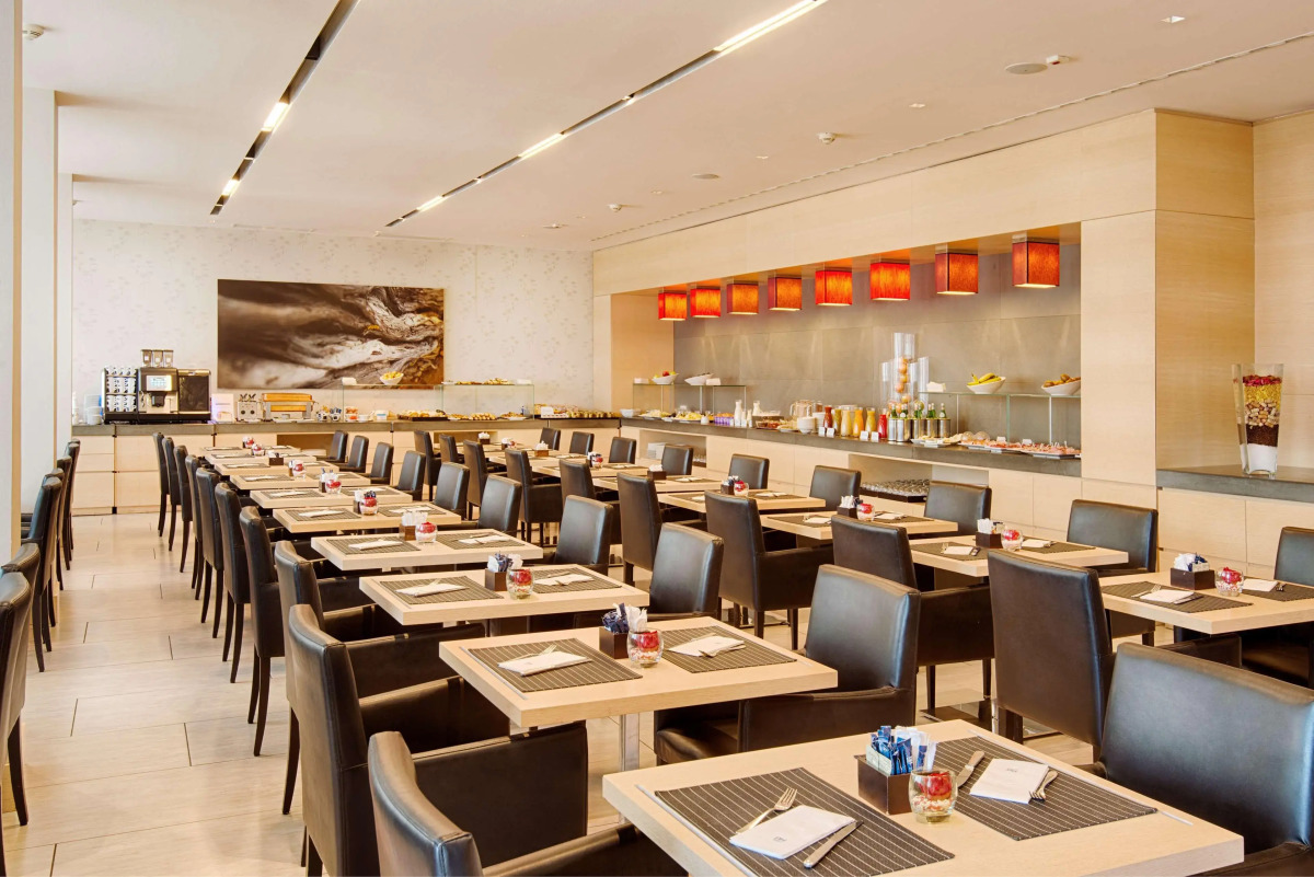 Отель NH Bologna de la Gare