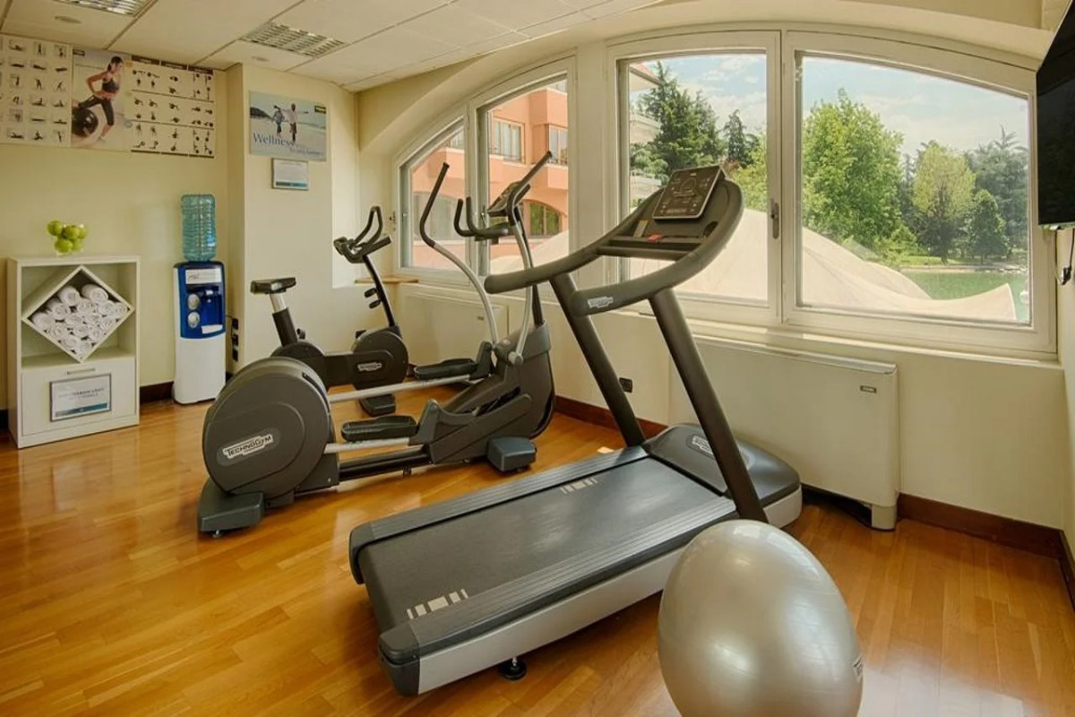 Отель NH Milano 2