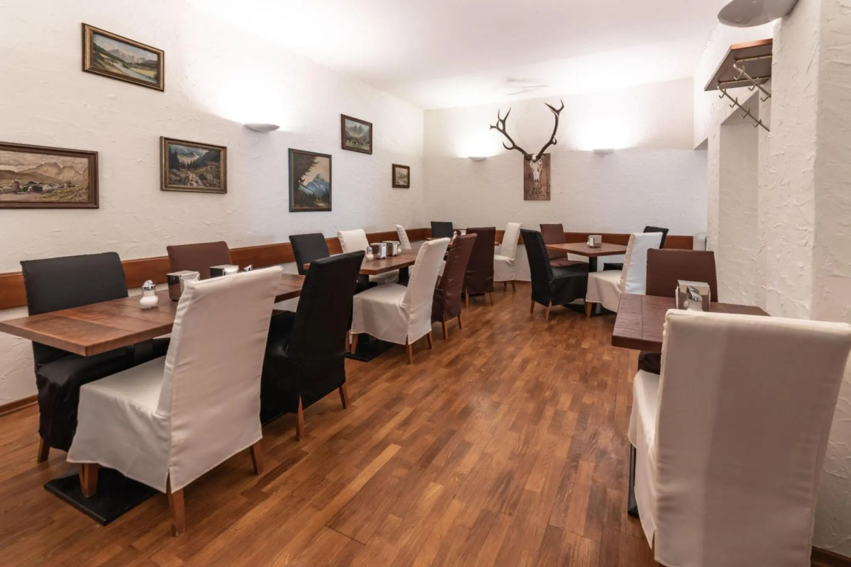 Binders Budget City Mountain Hotel