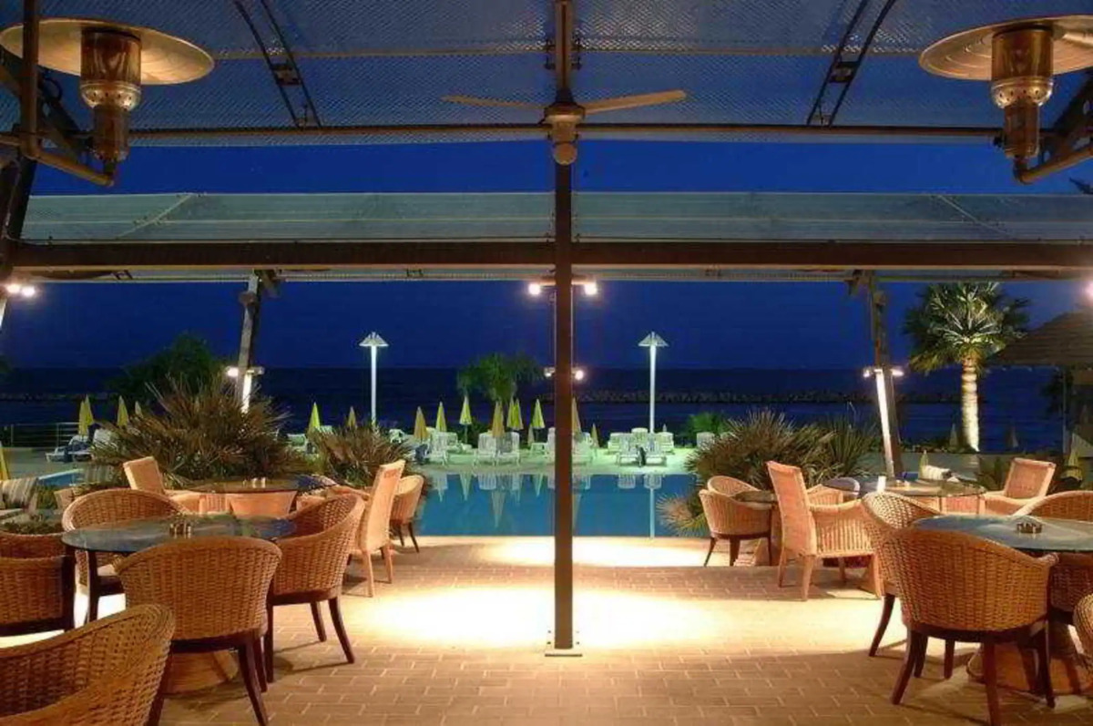 Palm Beach Hotel & Bungalows