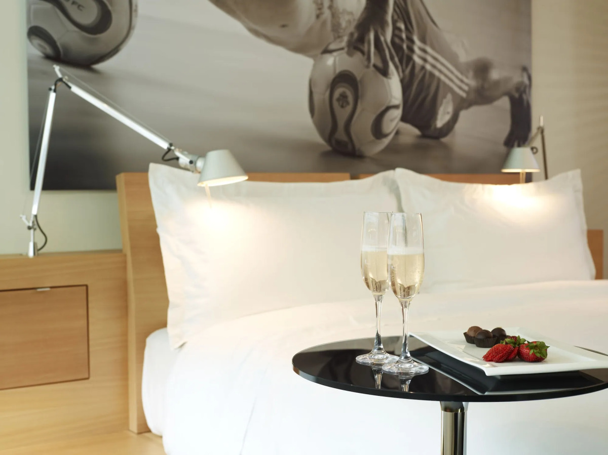 Le Germain Hotel Maple Leaf Square