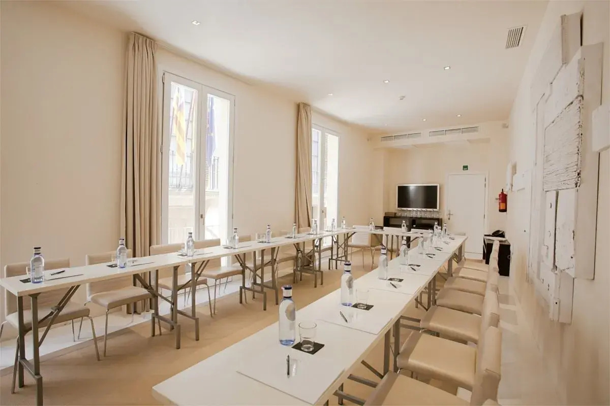 Puro Oasis Urban Hotel