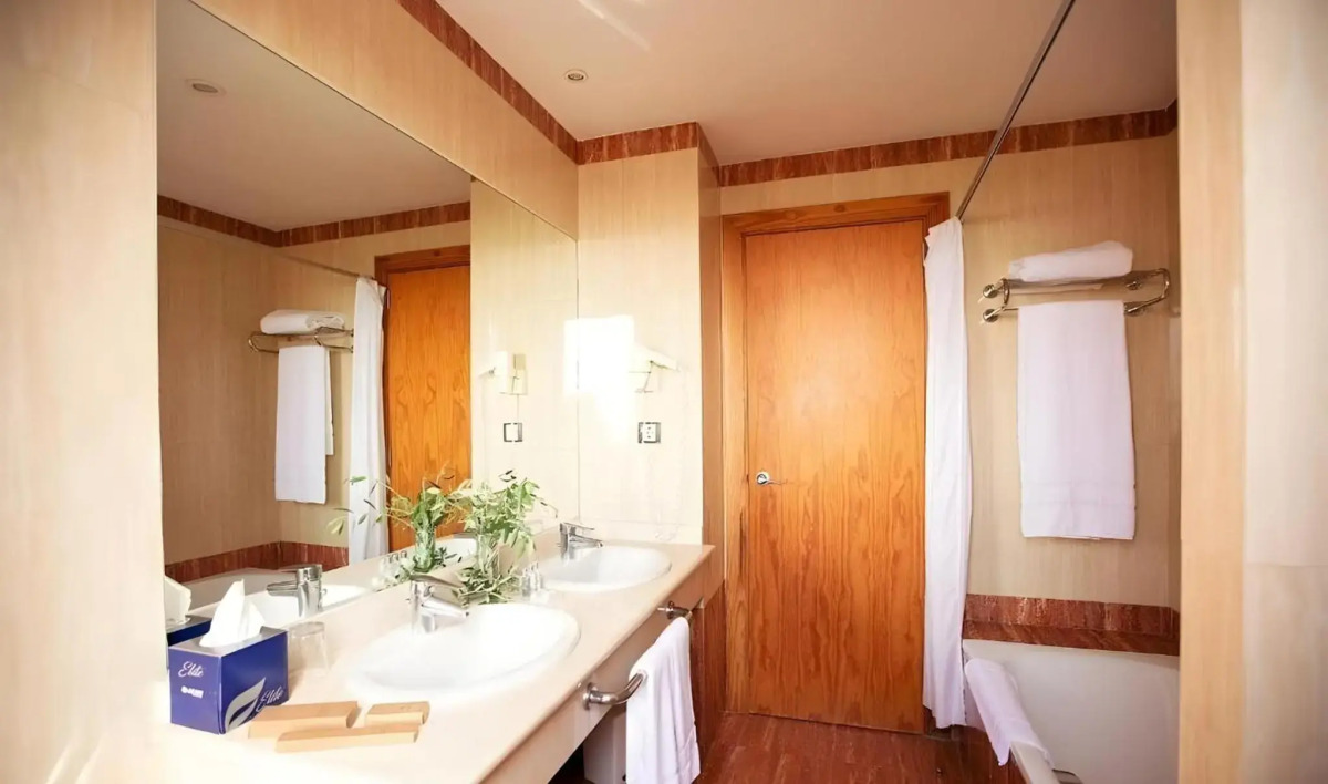 Отель Oh Nice Caledonia