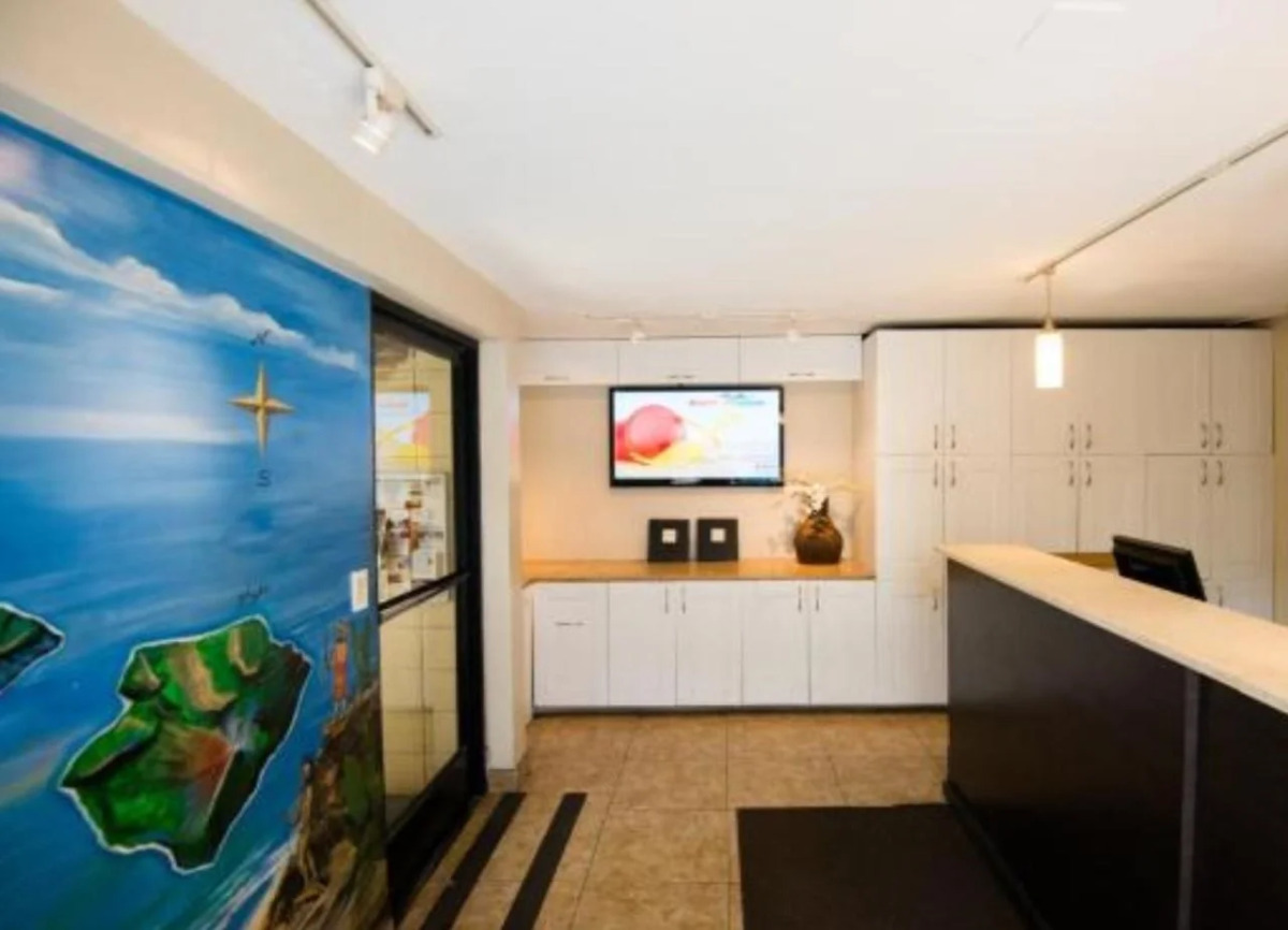 Waikiki Beachside Hostel