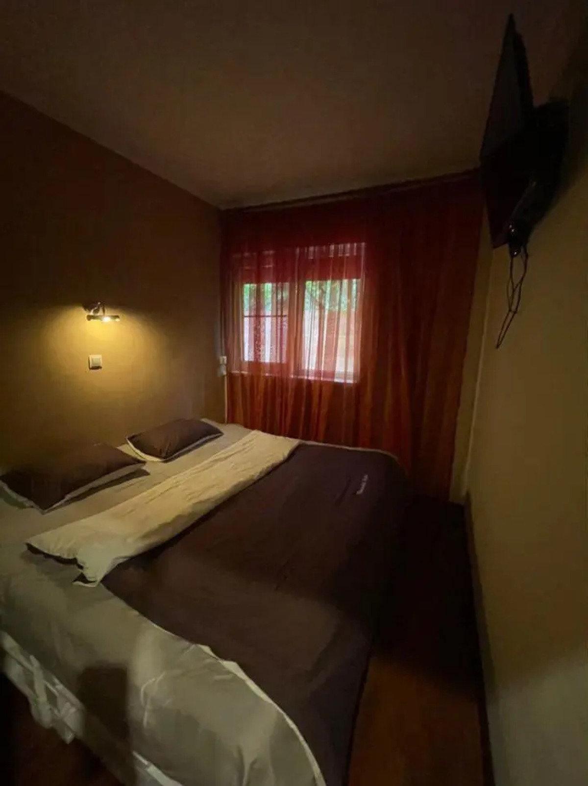 Загородный дом у подножия горы