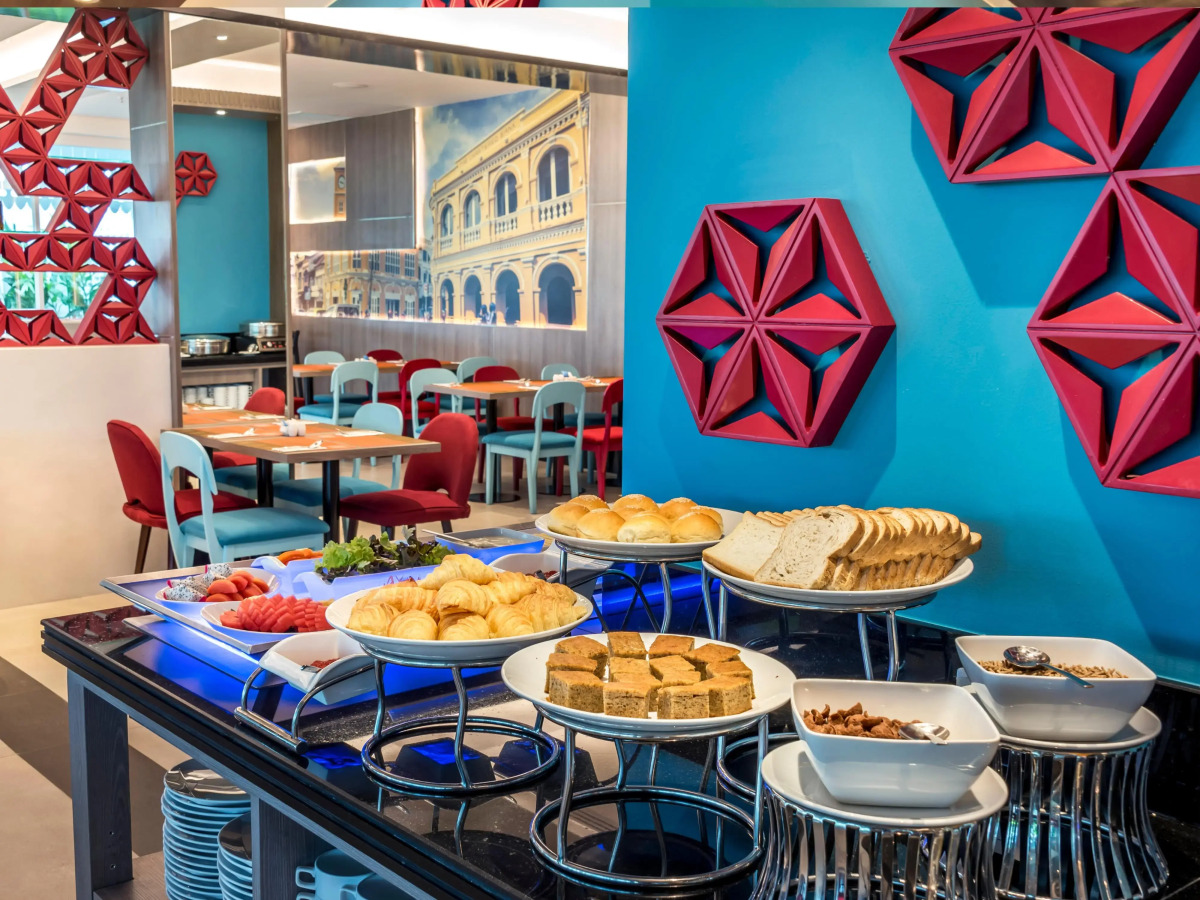 Отель ibis Styles Phuket City Hotel