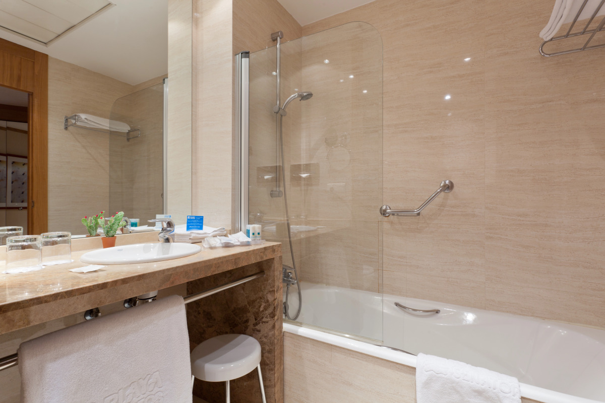 Отель Senator Parque Central