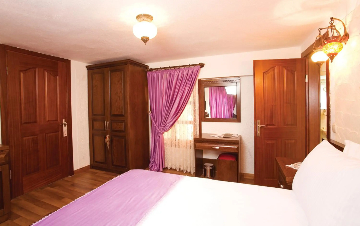 Cicerone Lodge Hotel