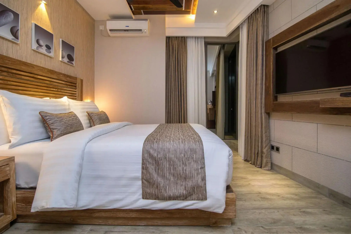 Отель Samann Grand