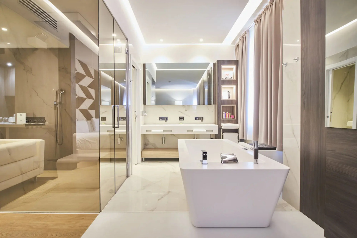 Отель IH Milano Ambasciatori