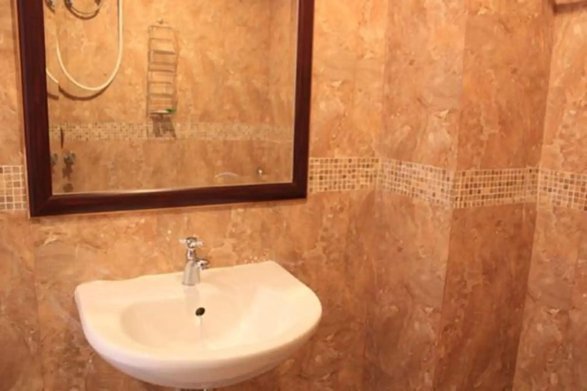 Maleez Lodge Hotel and Restaurant