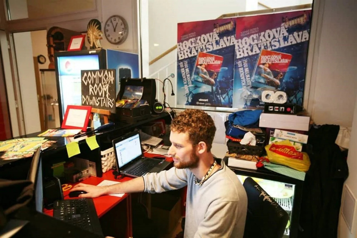 Freddie next to Mercury