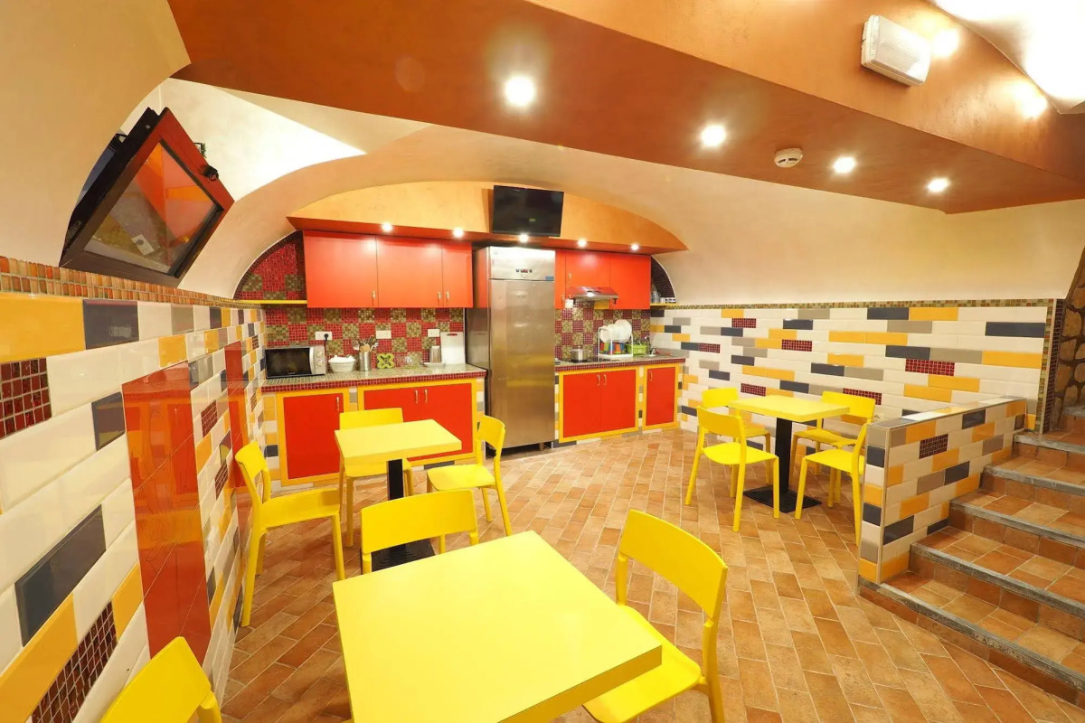 Alessandro Palace & Bar - Hostel