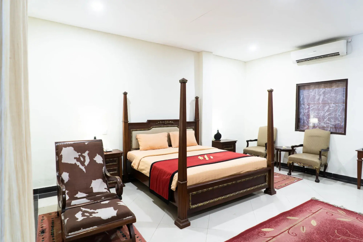 Super OYO Townhouse Oak Maxi Hotel Legian