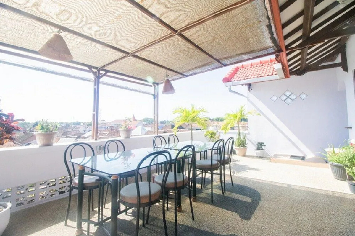 RedDoorz near Pantai Boom